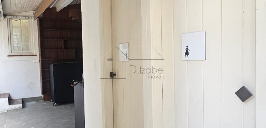 Casa charmosa para locação com 130 m² de área construída em terreno de 220 m², localizada ao lado do famoso Beco do Batman, na desejada Vila Madalena. 