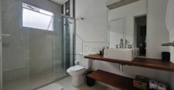 Casa à venda, recém-formada  com 314m² de área construída no charmoso bairro Jardim das Bandeiras, em uma localização privilegiada próxima à Vila Madalena.