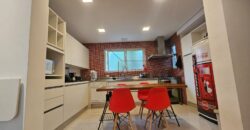 Casa à venda, recém-formada  com 314m² de área construída no charmoso bairro Jardim das Bandeiras, em uma localização privilegiada próxima à Vila Madalena.