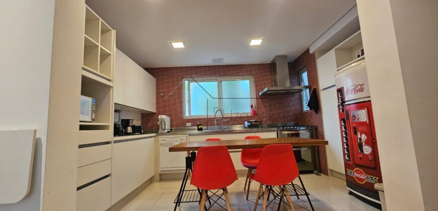Casa à venda, recém-formada  com 314m² de área construída no charmoso bairro Jardim das Bandeiras, em uma localização privilegiada próxima à Vila Madalena.