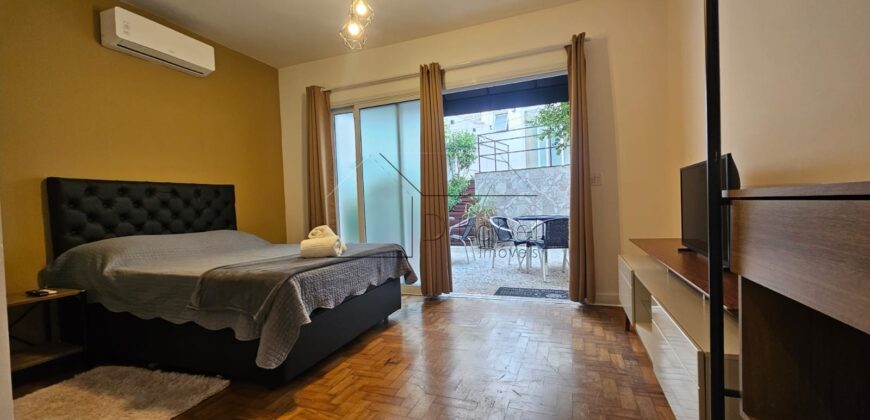 Casa à venda, recém-formada  com 314m² de área construída no charmoso bairro Jardim das Bandeiras, em uma localização privilegiada próxima à Vila Madalena.