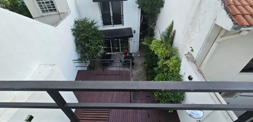 Casa à venda, recém-formada  com 314m² de área construída no charmoso bairro Jardim das Bandeiras, em uma localização privilegiada próxima à Vila Madalena.