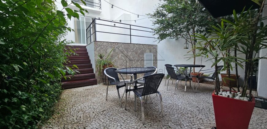 Casa à venda, recém-formada  com 314m² de área construída no charmoso bairro Jardim das Bandeiras, em uma localização privilegiada próxima à Vila Madalena.