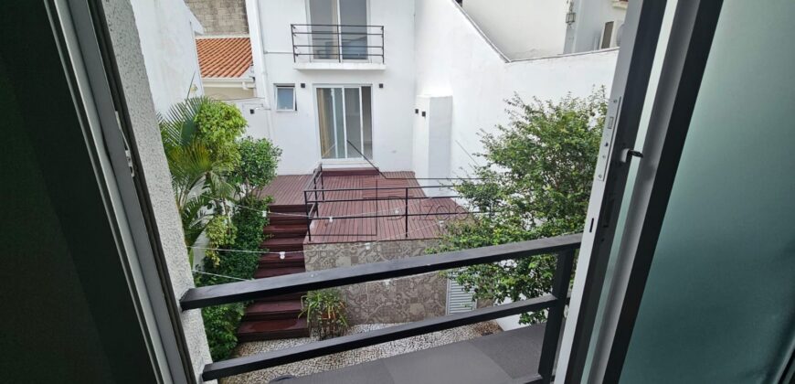 Casa à venda, recém-formada  com 314m² de área construída no charmoso bairro Jardim das Bandeiras, em uma localização privilegiada próxima à Vila Madalena.