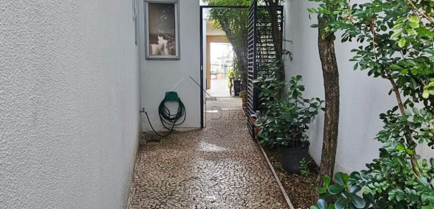 Casa à venda, recém-formada  com 314m² de área construída no charmoso bairro Jardim das Bandeiras, em uma localização privilegiada próxima à Vila Madalena.