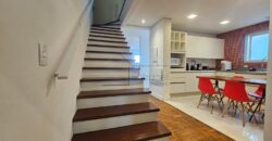 Casa à venda, recém-formada  com 314m² de área construída no charmoso bairro Jardim das Bandeiras, em uma localização privilegiada próxima à Vila Madalena.