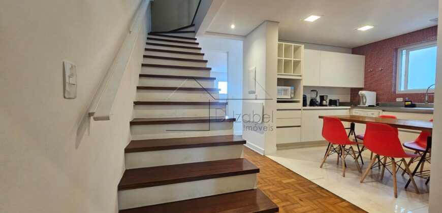 Casa à venda, recém-formada  com 314m² de área construída no charmoso bairro Jardim das Bandeiras, em uma localização privilegiada próxima à Vila Madalena.