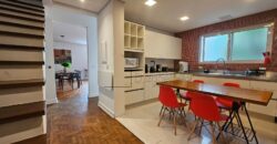 Casa à venda, recém-formada  com 314m² de área construída no charmoso bairro Jardim das Bandeiras, em uma localização privilegiada próxima à Vila Madalena.
