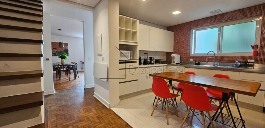 Casa à venda, recém-formada  com 314m² de área construída no charmoso bairro Jardim das Bandeiras, em uma localização privilegiada próxima à Vila Madalena.