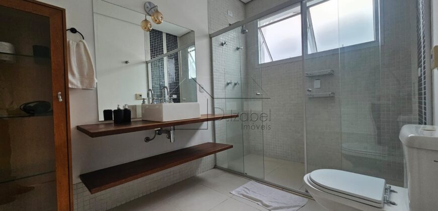 Casa à venda, recém-formada  com 314m² de área construída no charmoso bairro Jardim das Bandeiras, em uma localização privilegiada próxima à Vila Madalena.
