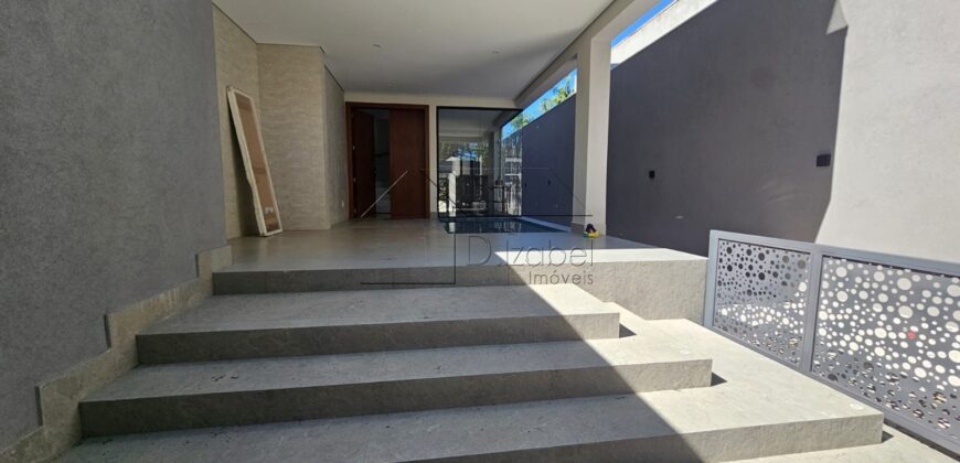 Casa à venda com 4 suítes em rua fechada no Alto de Pinheiros – 500 m², piscina, espaço gourmet e segurança 24 horas