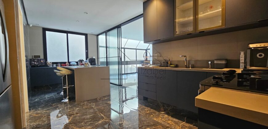 Casa à venda com 4 suítes em rua fechada no Alto de Pinheiros – 500 m², piscina, espaço gourmet e segurança 24 horas