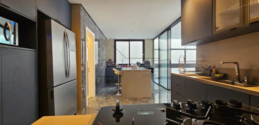 Casa à venda com 4 suítes em rua fechada no Alto de Pinheiros – 500 m², piscina, espaço gourmet e segurança 24 horas
