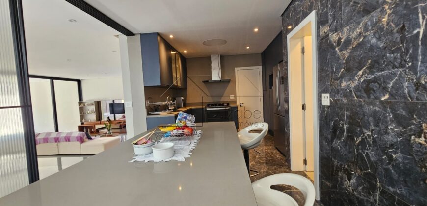 Casa à venda com 4 suítes em rua fechada no Alto de Pinheiros – 500 m², piscina, espaço gourmet e segurança 24 horas