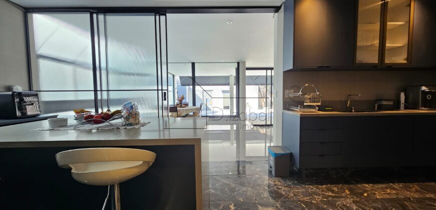 Casa à venda com 4 suítes em rua fechada no Alto de Pinheiros – 500 m², piscina, espaço gourmet e segurança 24 horas