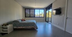 Casa à venda com 4 suítes em rua fechada no Alto de Pinheiros – 500 m², piscina, espaço gourmet e segurança 24 horas