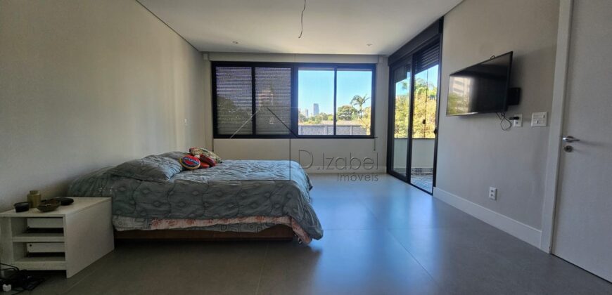 Casa à venda com 4 suítes em rua fechada no Alto de Pinheiros – 500 m², piscina, espaço gourmet e segurança 24 horas