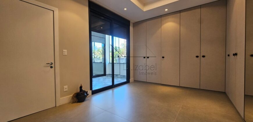 Casa à venda com 4 suítes em rua fechada no Alto de Pinheiros – 500 m², piscina, espaço gourmet e segurança 24 horas