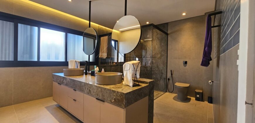 Casa à venda com 4 suítes em rua fechada no Alto de Pinheiros – 500 m², piscina, espaço gourmet e segurança 24 horas