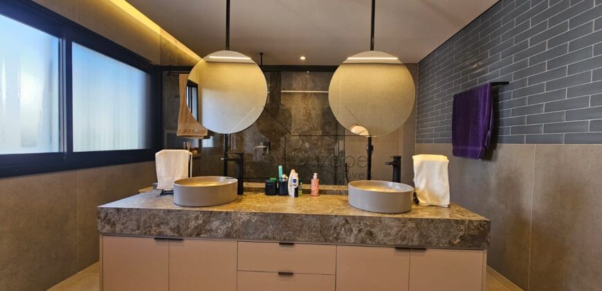 Casa à venda com 4 suítes em rua fechada no Alto de Pinheiros – 500 m², piscina, espaço gourmet e segurança 24 horas