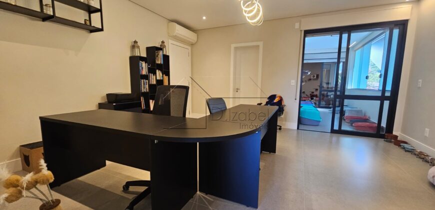 Casa à venda com 4 suítes em rua fechada no Alto de Pinheiros – 500 m², piscina, espaço gourmet e segurança 24 horas