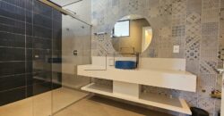 Casa à venda com 4 suítes em rua fechada no Alto de Pinheiros – 500 m², piscina, espaço gourmet e segurança 24 horas