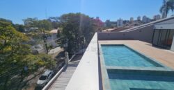 Casa à venda com 4 suítes em rua fechada no Alto de Pinheiros – 500 m², piscina, espaço gourmet e segurança 24 horas