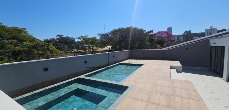 Casa à venda com 4 suítes em rua fechada no Alto de Pinheiros – 500 m², piscina, espaço gourmet e segurança 24 horas