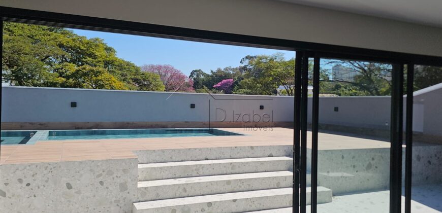 Casa à venda com 4 suítes em rua fechada no Alto de Pinheiros – 500 m², piscina, espaço gourmet e segurança 24 horas