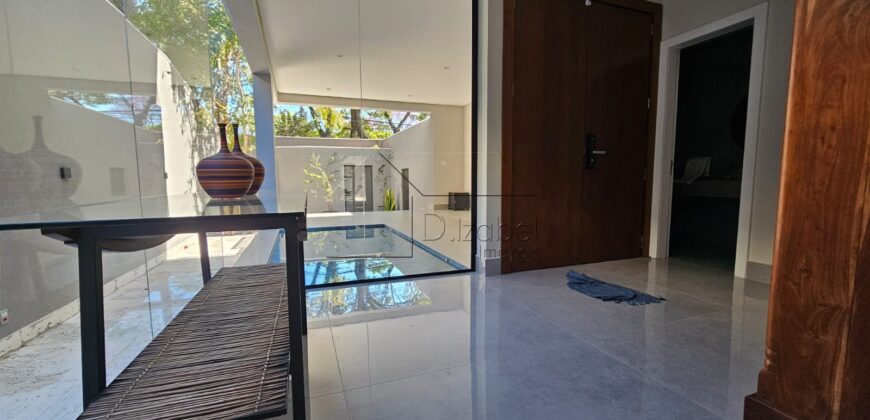 Casa à venda com 4 suítes em rua fechada no Alto de Pinheiros – 500 m², piscina, espaço gourmet e segurança 24 horas