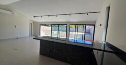 Casa à venda com 4 suítes em rua fechada no Alto de Pinheiros – 500 m², piscina, espaço gourmet e segurança 24 horas