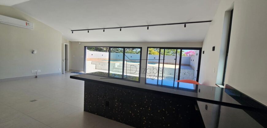 Casa à venda com 4 suítes em rua fechada no Alto de Pinheiros – 500 m², piscina, espaço gourmet e segurança 24 horas