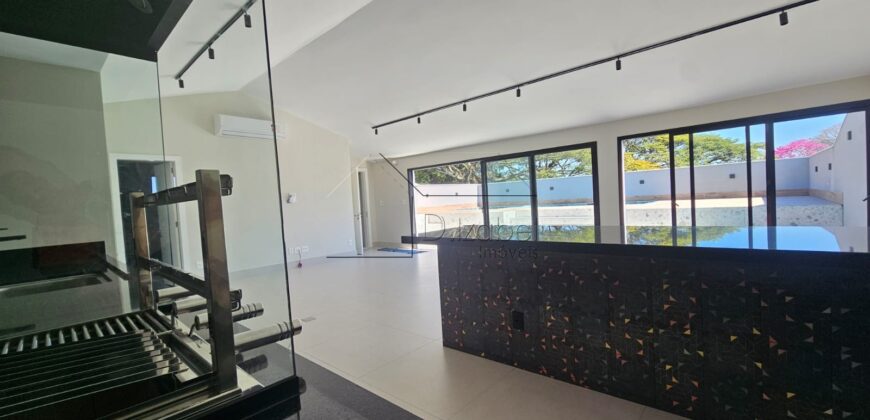 Casa à venda com 4 suítes em rua fechada no Alto de Pinheiros – 500 m², piscina, espaço gourmet e segurança 24 horas