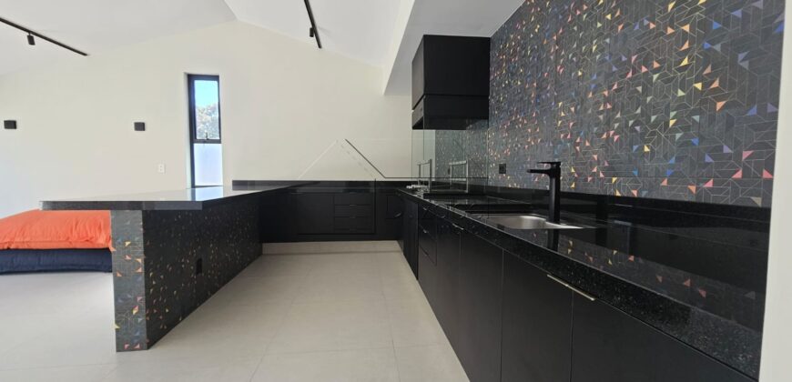 Casa à venda com 4 suítes em rua fechada no Alto de Pinheiros – 500 m², piscina, espaço gourmet e segurança 24 horas