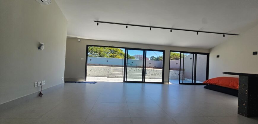 Casa à venda com 4 suítes em rua fechada no Alto de Pinheiros – 500 m², piscina, espaço gourmet e segurança 24 horas