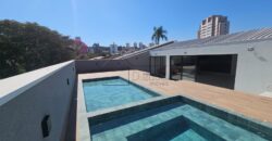 Casa à venda com 4 suítes em rua fechada no Alto de Pinheiros – 500 m², piscina, espaço gourmet e segurança 24 horas