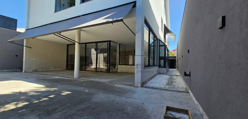 Casa à venda com 4 suítes em rua fechada no Alto de Pinheiros – 500 m², piscina, espaço gourmet e segurança 24 horas
