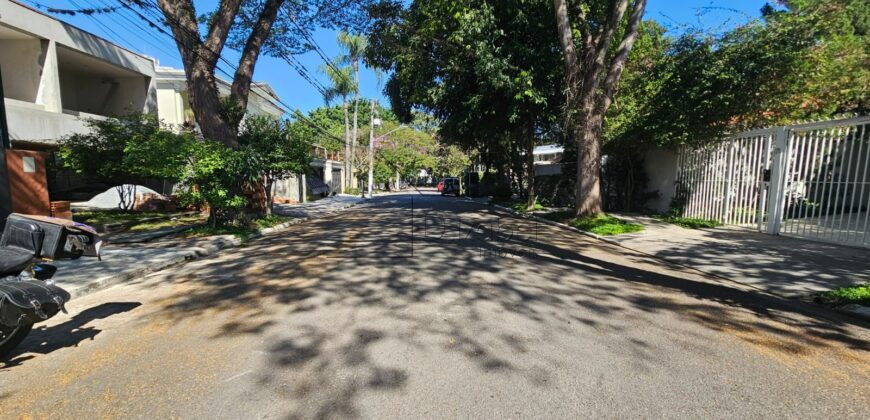 Casa à venda com 4 suítes em rua fechada no Alto de Pinheiros – 500 m², piscina, espaço gourmet e segurança 24 horas