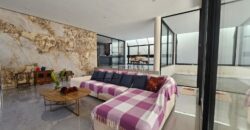 Casa à venda com 4 suítes em rua fechada no Alto de Pinheiros – 500 m², piscina, espaço gourmet e segurança 24 horas