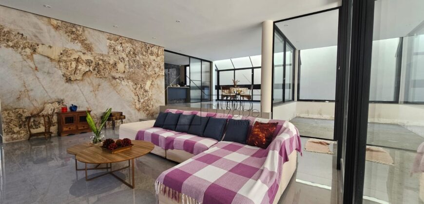 Casa à venda com 4 suítes em rua fechada no Alto de Pinheiros – 500 m², piscina, espaço gourmet e segurança 24 horas