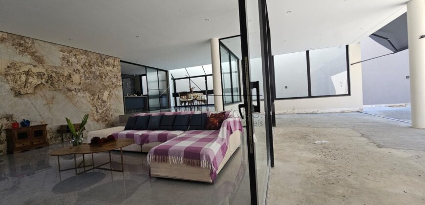 Casa à venda com 4 suítes em rua fechada no Alto de Pinheiros – 500 m², piscina, espaço gourmet e segurança 24 horas