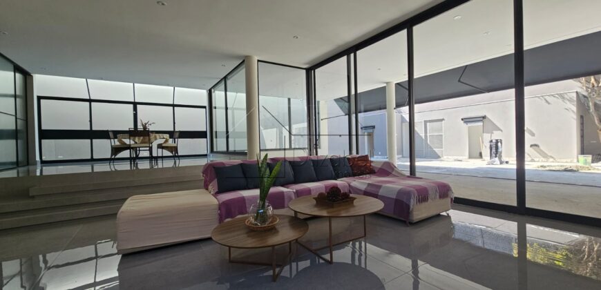 Casa à venda com 4 suítes em rua fechada no Alto de Pinheiros – 500 m², piscina, espaço gourmet e segurança 24 horas